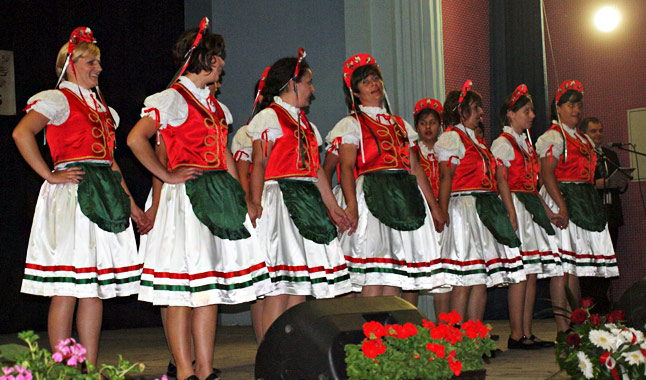 A kiskőszegi tánccsoport