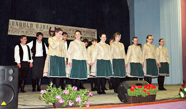 A laskói Kankalin népi tánccsoport