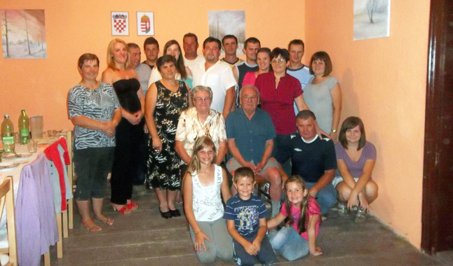 12-riporthoz---margit-neni-a-csaladja-koreben