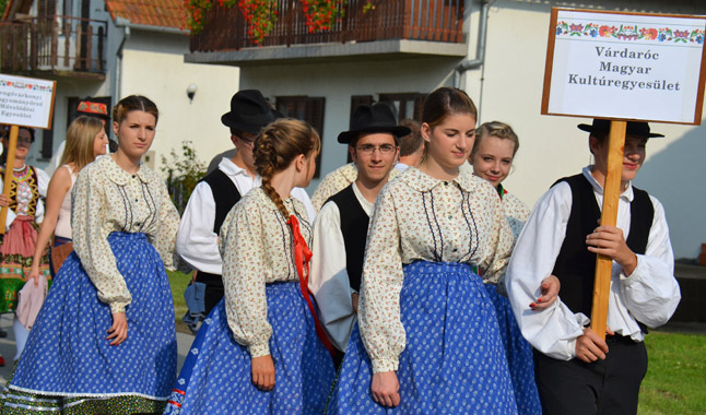 A várdaróci tánccsoport