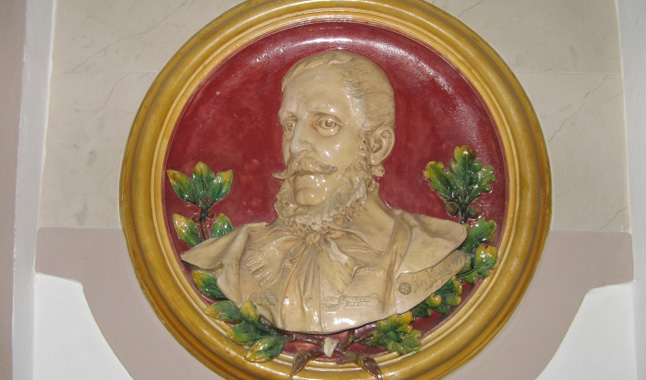 Kossuth-dombormű, Csúza